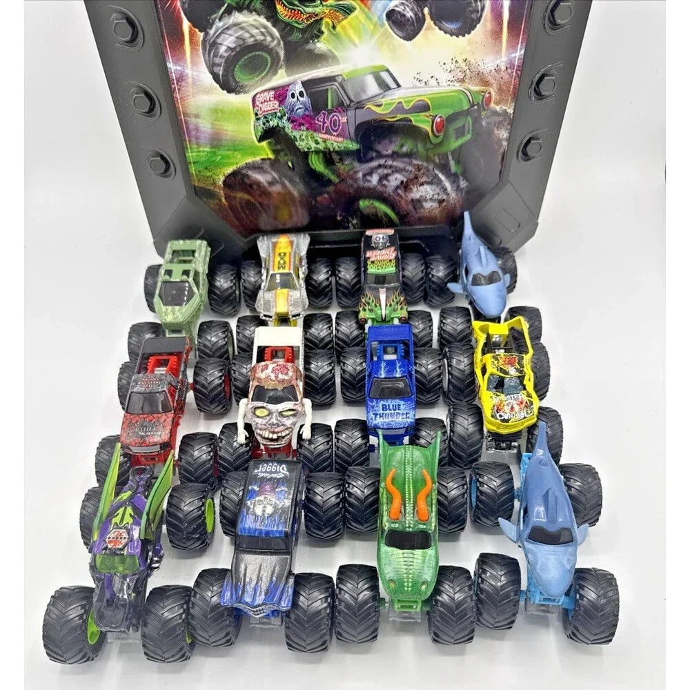 Spin Master Monster Jam Pit Party & Go Truck Carrying Case W/ 12 Trucks